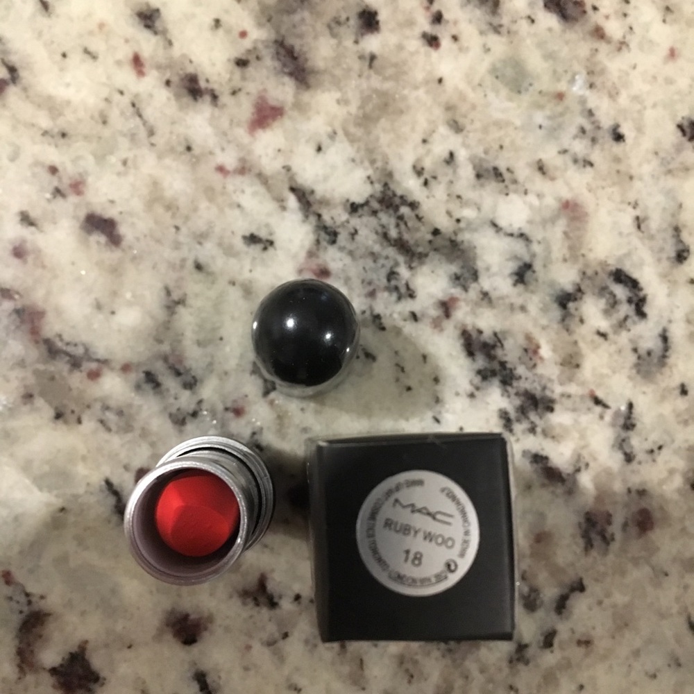 Women’s matte lipstick